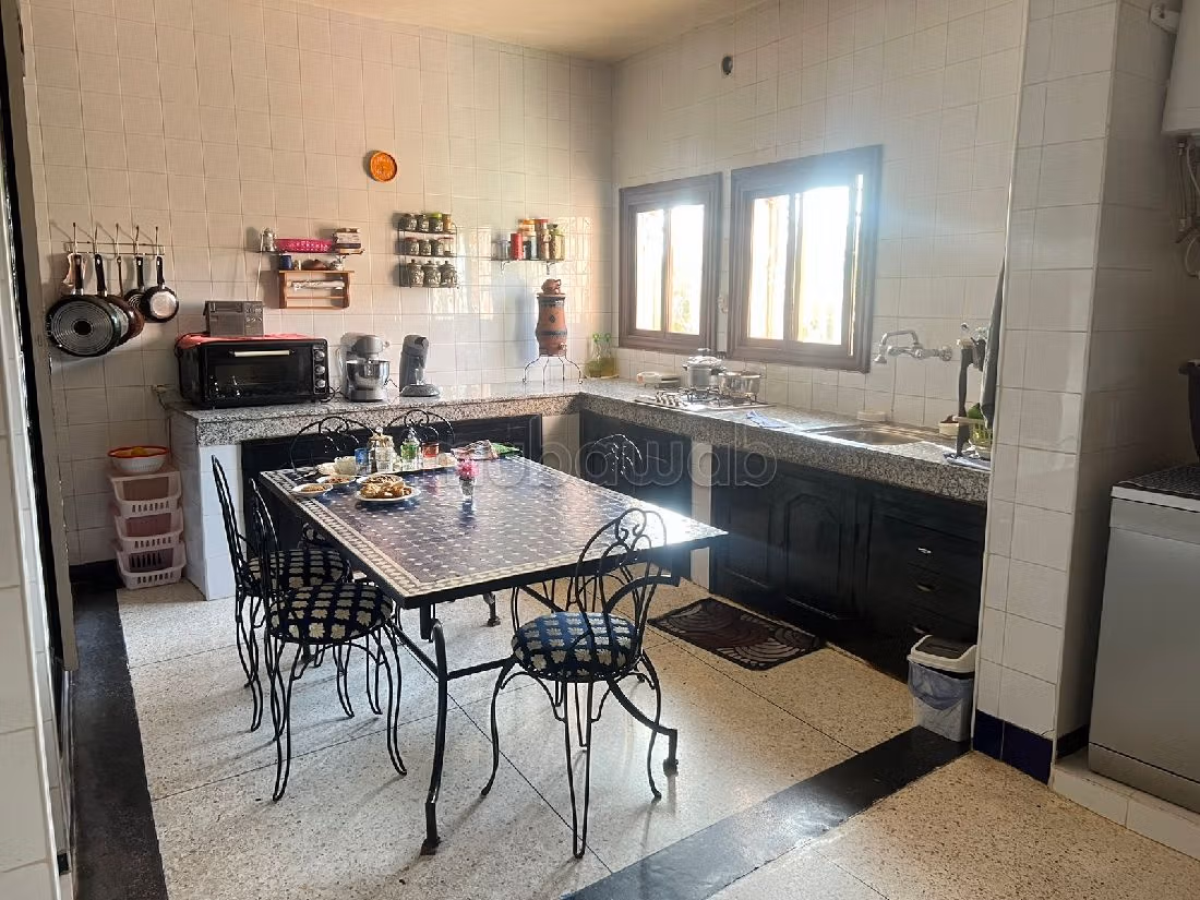 Nice farm for sale in Route de Fez. Area 1320 m². Private garage. 