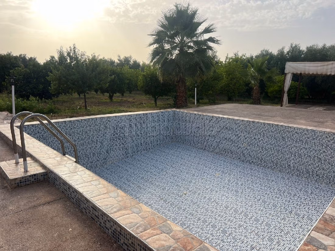 Nice farm for sale in Route de Fez. Area 1320 m². Private garage. 