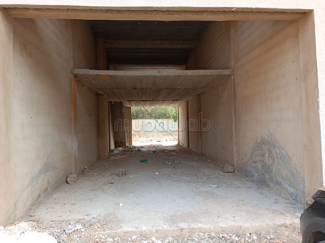Acquista il locale commerciale adatto alla tua attività a Golf de Benslimane. Superficie totale 110 m². 