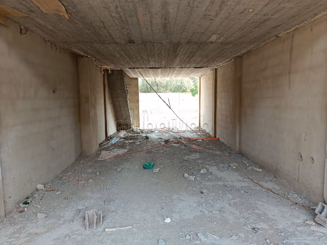 Acquista il locale commerciale adatto alla tua attività a Golf de Benslimane. Superficie totale 110 m². 