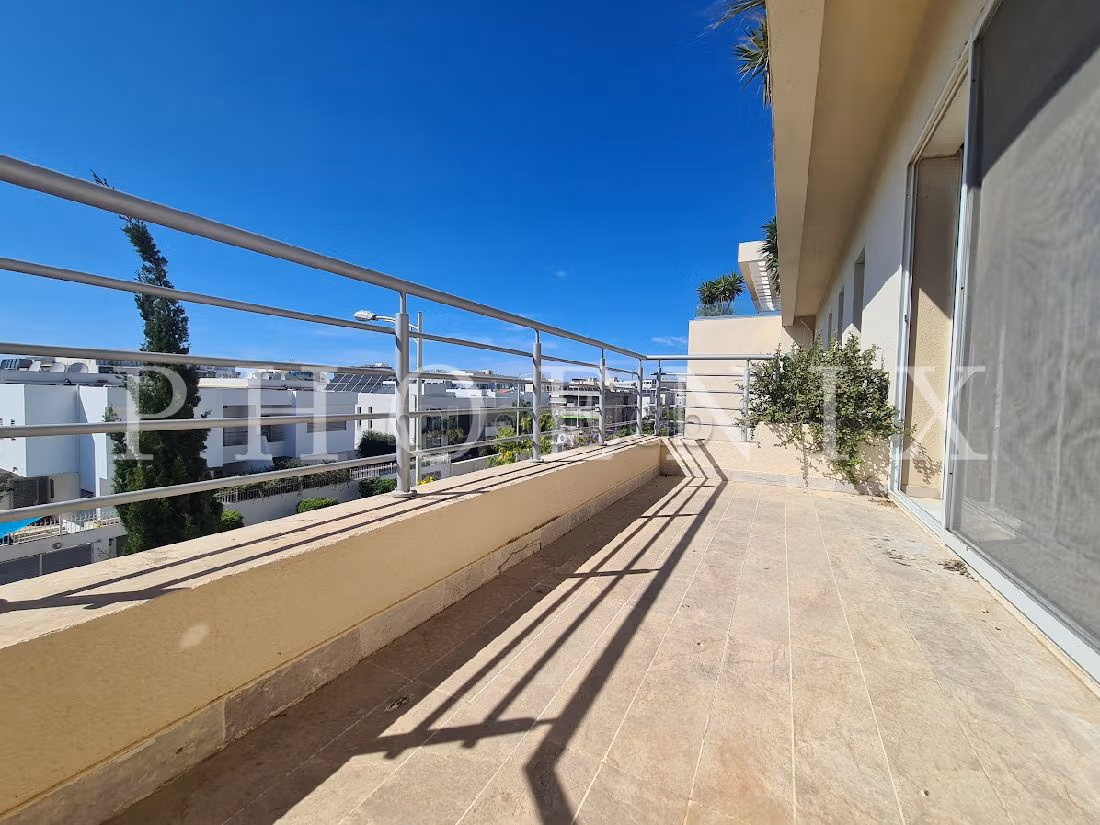 Lovely apartment for rent in Les Berges Du Lac 2. Small area 1 m². Storage unit. 