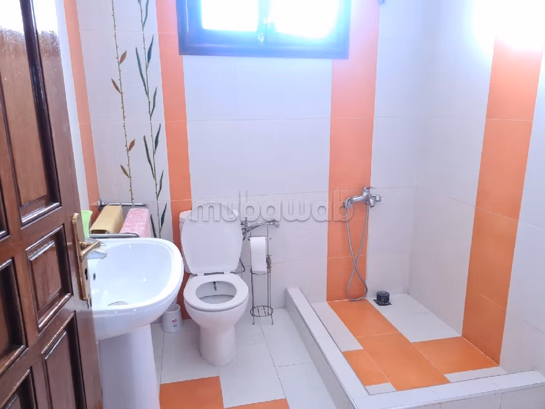 Casa di lusso in vendita a Route Immouzer. 7 ampi locali. Terrazzo e giardino.