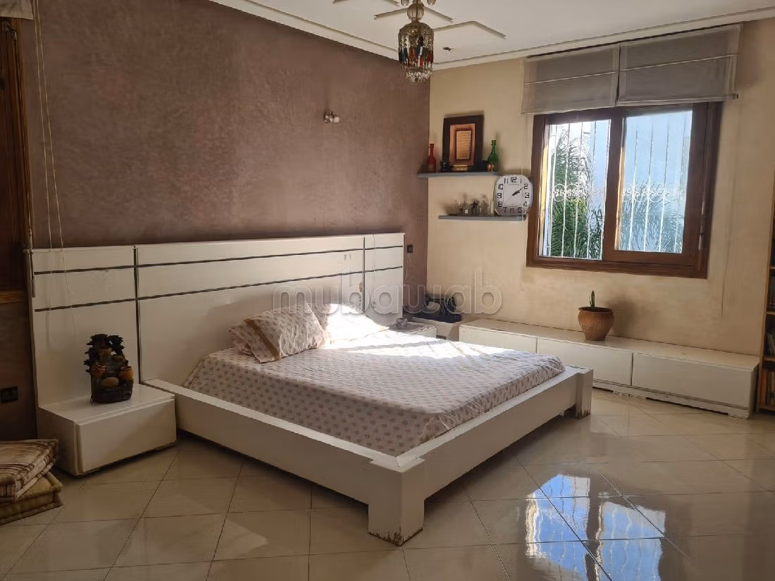 Casa di lusso in vendita a Route Immouzer. 7 ampi locali. Terrazzo e giardino.