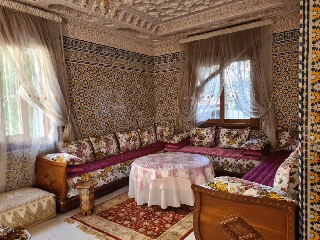 Casa di lusso in vendita a Route Immouzer. 7 ampi locali. Terrazzo e giardino.