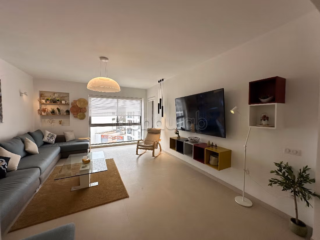 Appartements à louer à Talborjt. Superficie 100 m². Environnement calme avec vue sur la montagne, fenêtre double vitrage