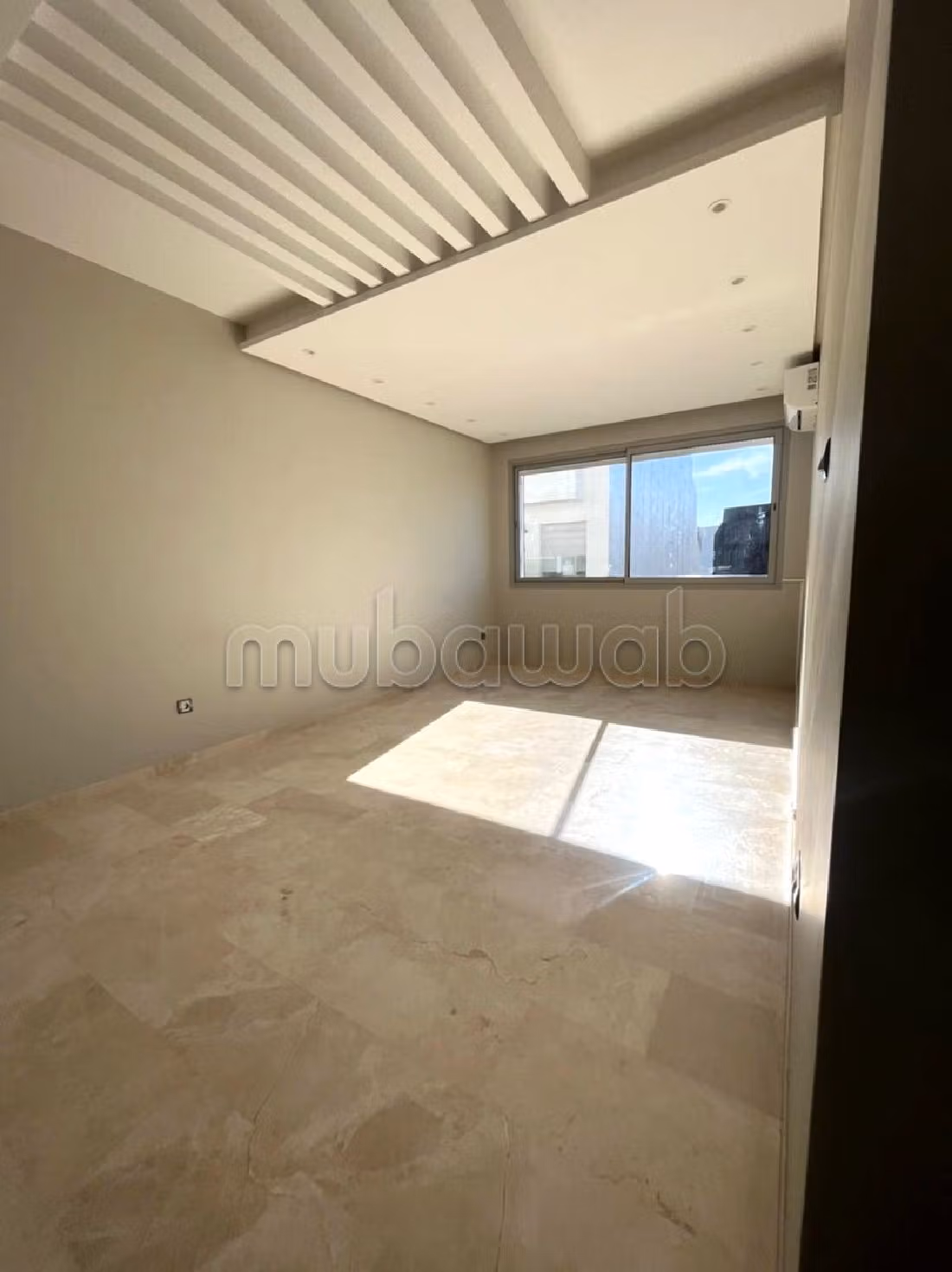 Location d'un appartement à Oasis. 2 belles chambres. Double vitrage et porte blindée