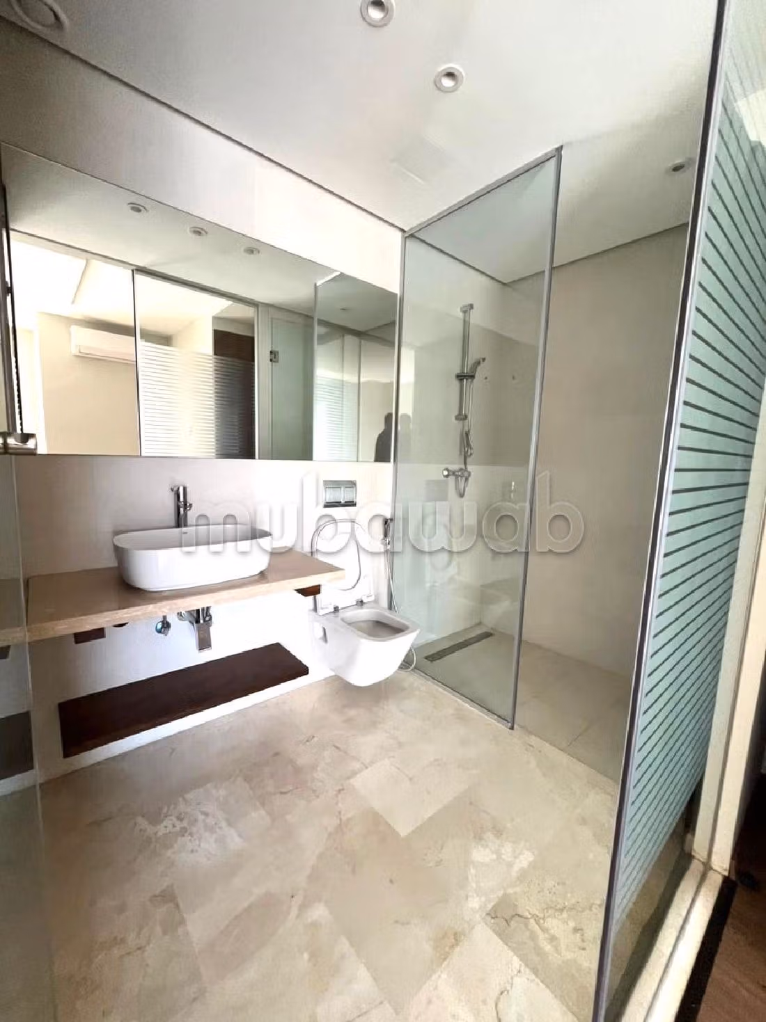 Location d'un appartement à Oasis. 2 belles chambres. Double vitrage et porte blindée