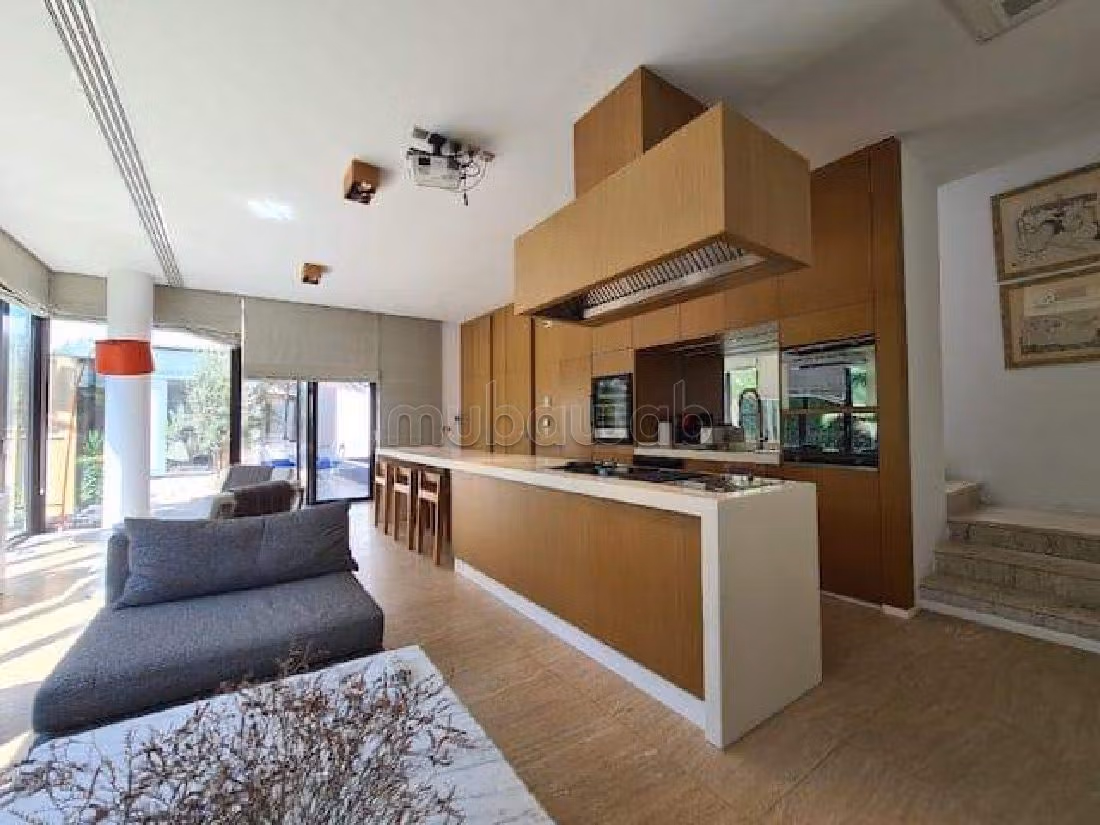 Rent this apartment in La Marsa. 3 rooms. Furnishings. 