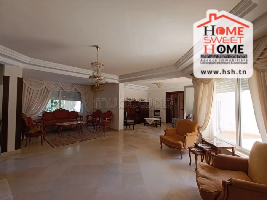 Eccezionale villa in vendita a La Soukra. Superficie totale 850 m². Garage e terrazzo. 