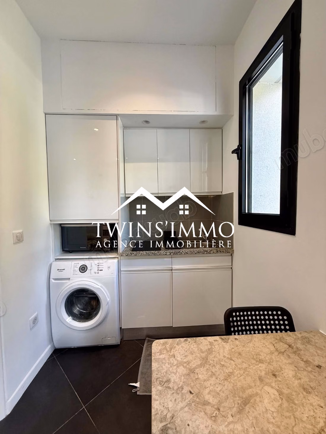 Lovely apartment for rent in La Marsa. 1 lovely room. Dressing room. 