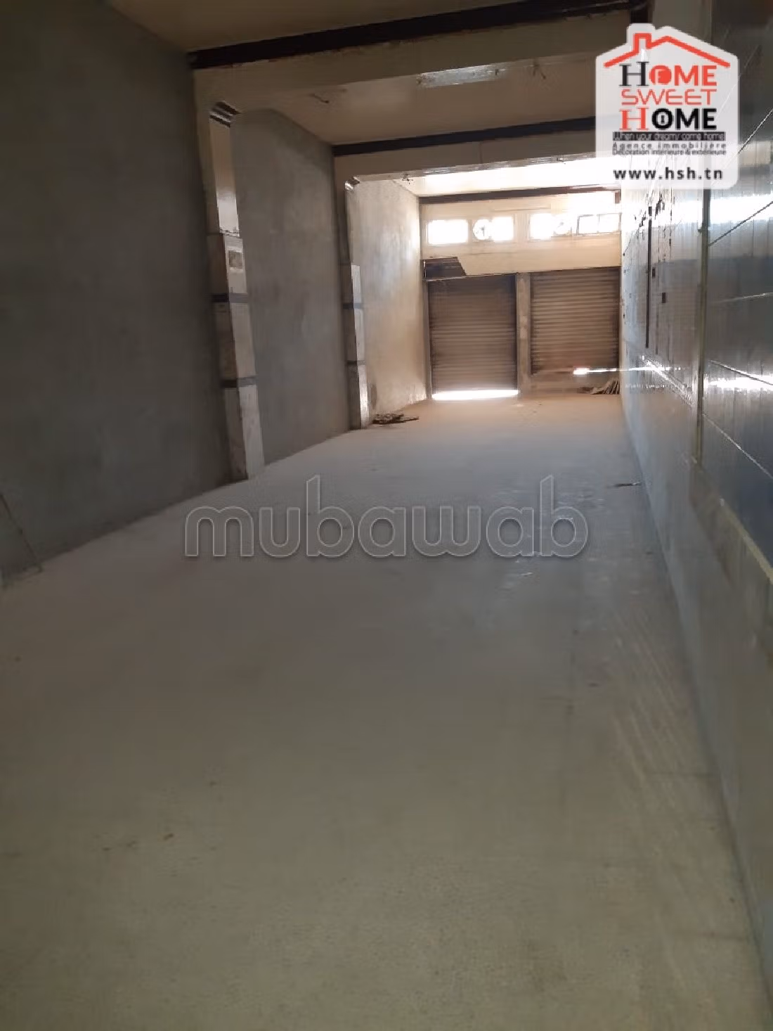 Offices & shops to rent. Dimension 1220 m². 