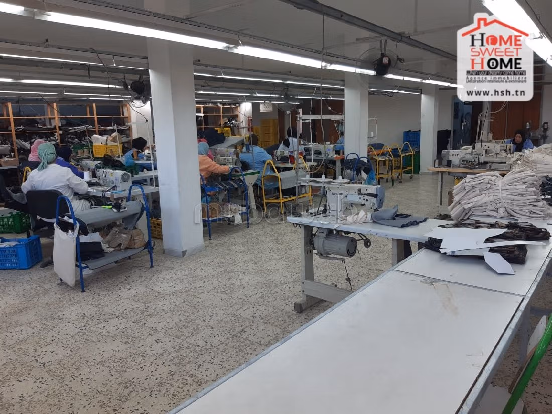 Offices & shops to rent. Dimension 1220 m². 