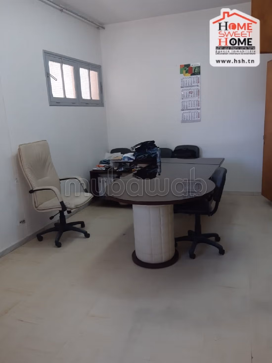 Offices & shops to rent. Dimension 1220 m². 