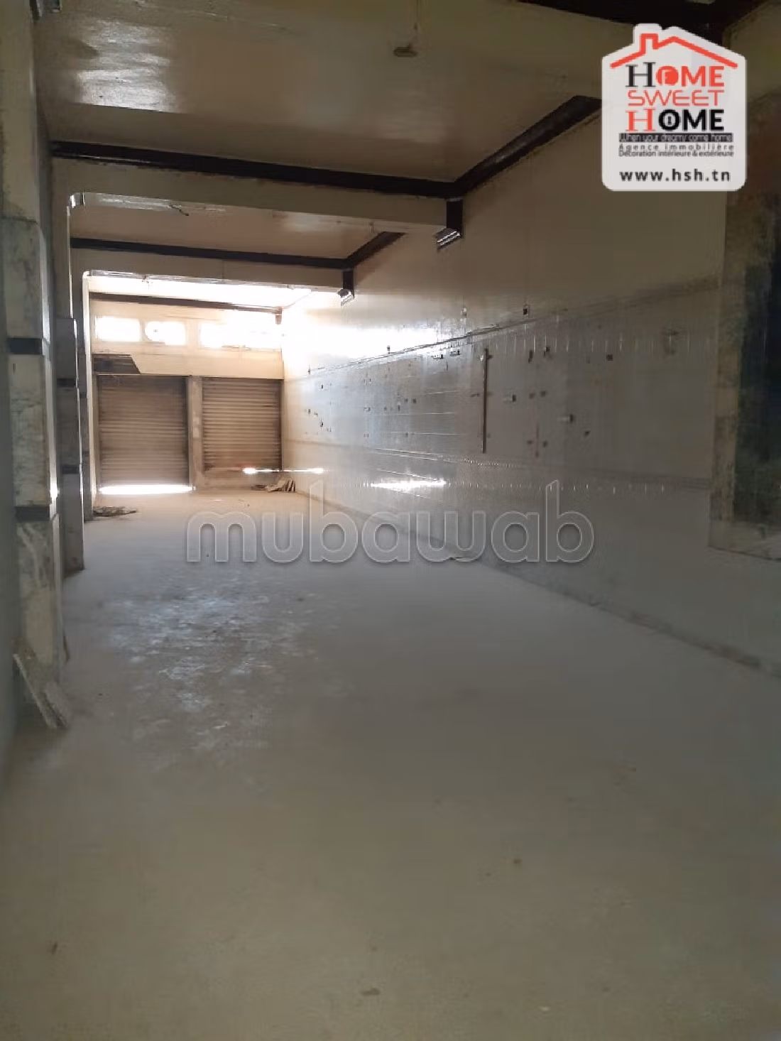 Offices & shops to rent. Dimension 1220 m². 