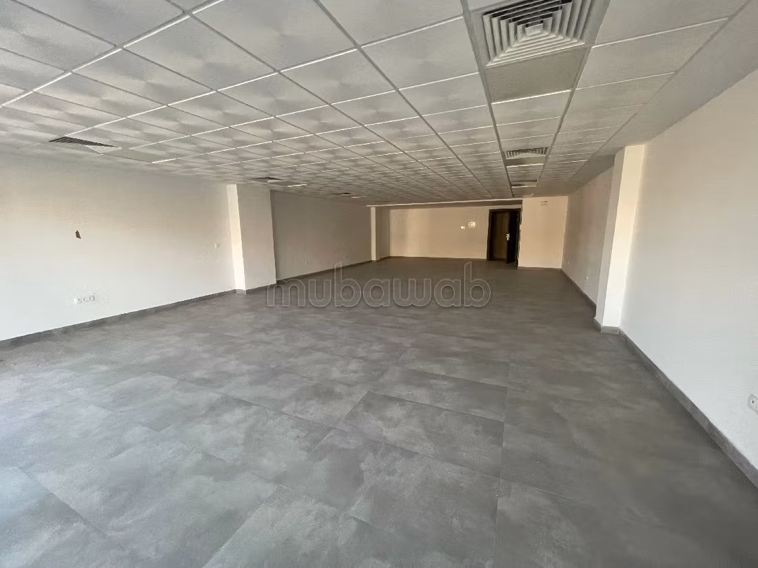 عقارت تجارية للكراء ب فونتي. المساحة الكلية 137 م². مع مصعد وشرفة. 