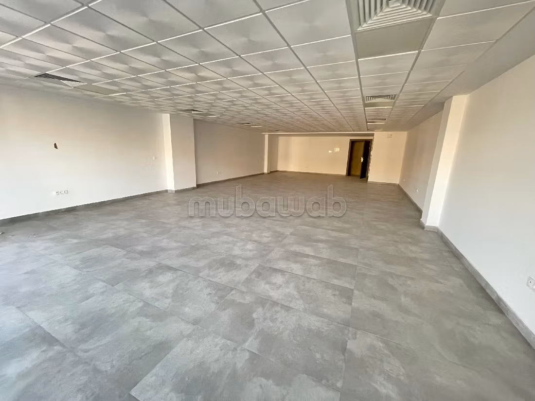 عقارت تجارية للكراء ب فونتي. المساحة الكلية 137 م². مع مصعد وشرفة. 