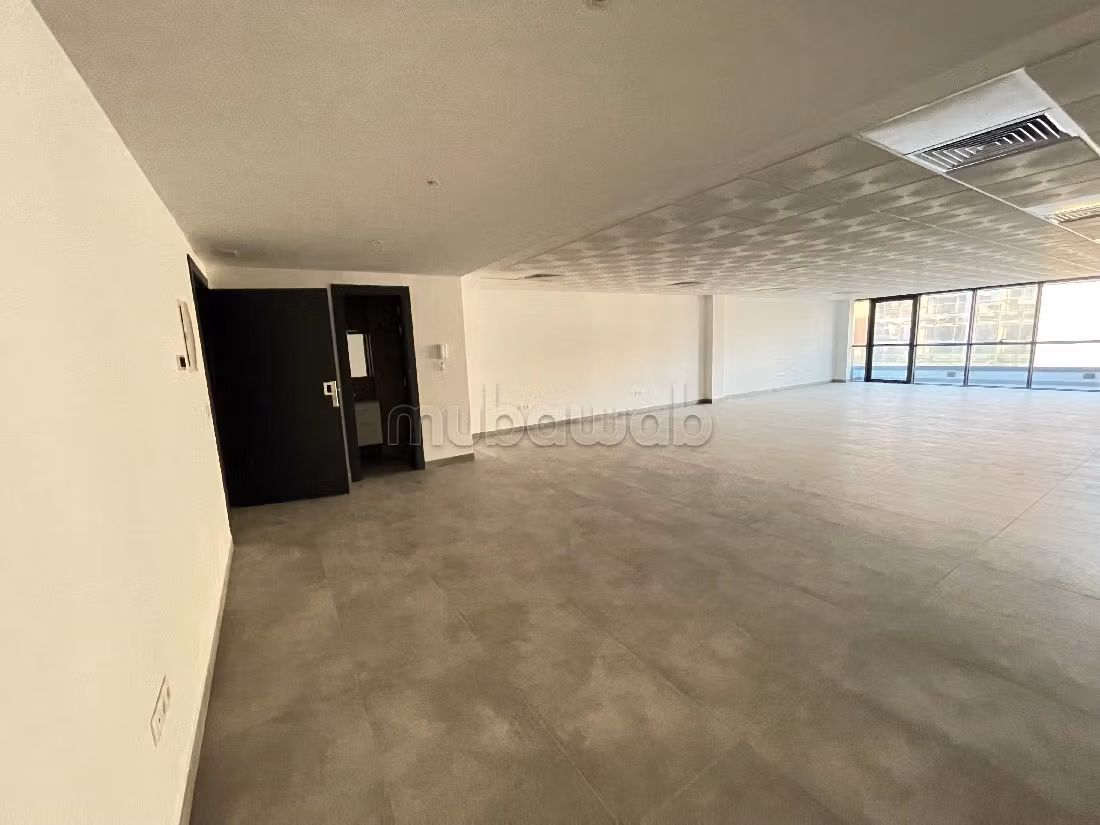 عقارت تجارية للكراء ب فونتي. المساحة الكلية 137 م². مع مصعد وشرفة. 