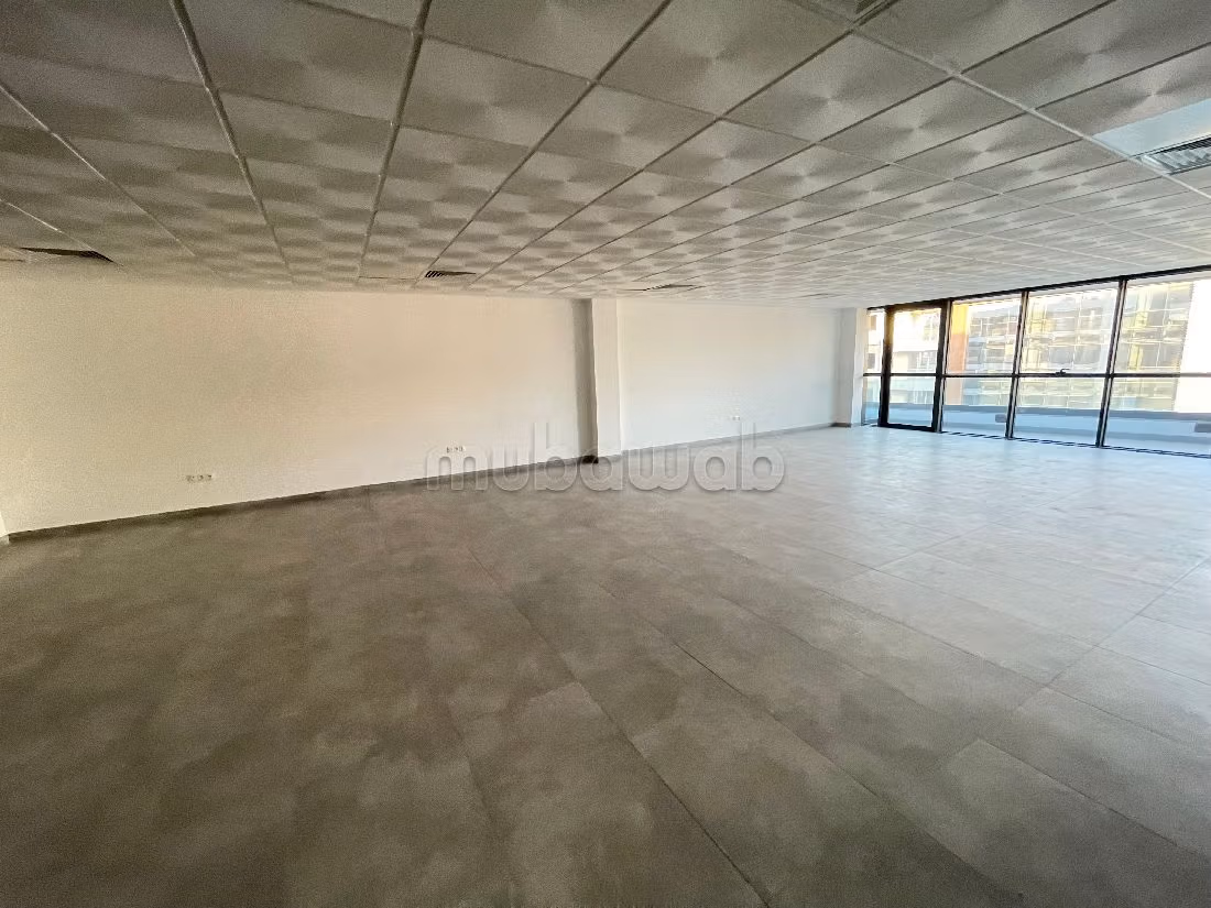 عقارت تجارية للكراء ب فونتي. المساحة الكلية 137 م². مع مصعد وشرفة. 