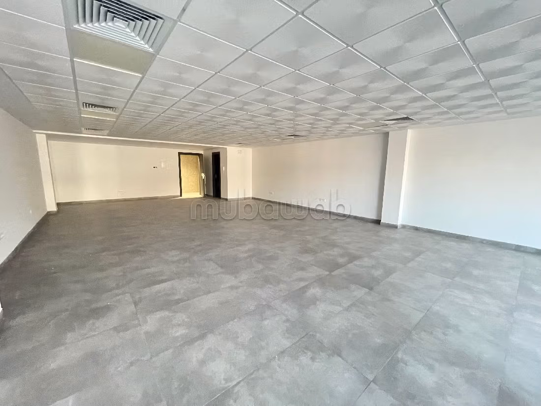 عقارت تجارية للكراء ب فونتي. المساحة الكلية 137 م². مع مصعد وشرفة. 