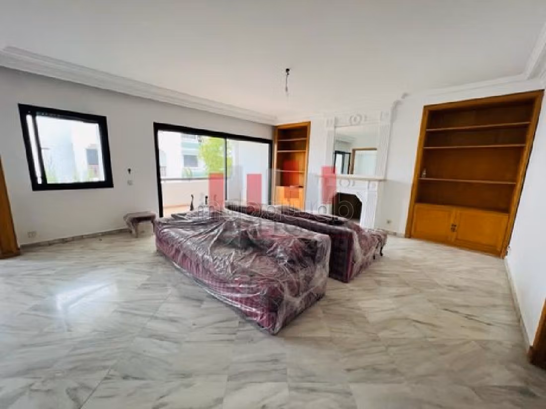 Splendido appartamento in vendita a Maârif Extension. Superficie 325 m². Terrazzo e garage