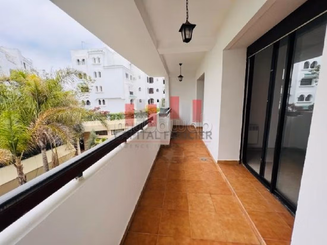 Splendido appartamento in vendita a Maârif Extension. Superficie 325 m². Terrazzo e garage