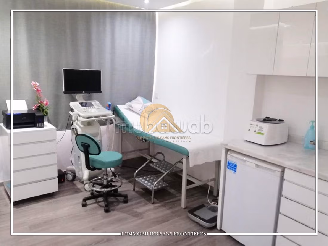 عقارت تجارية للكراء بكليز. المساحة الكلية 64 م². حديقة وشرفة