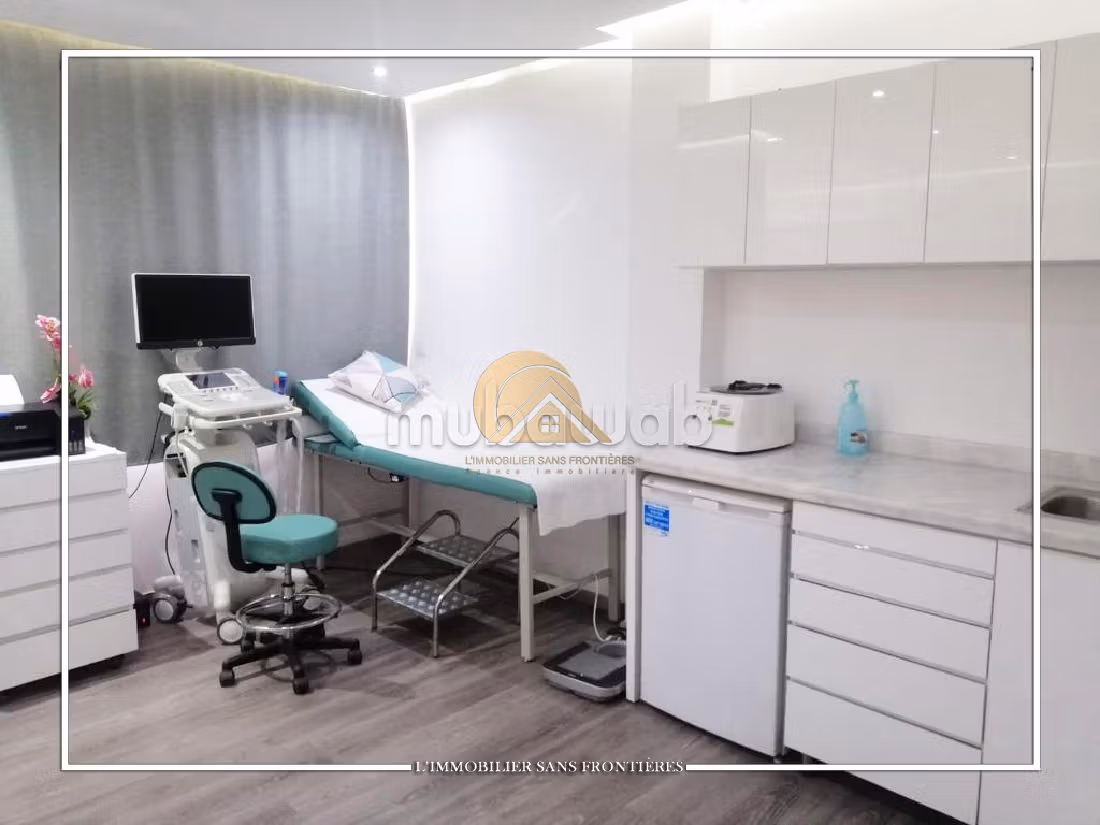 عقارت تجارية للكراء بكليز. المساحة الكلية 64 م². حديقة وشرفة