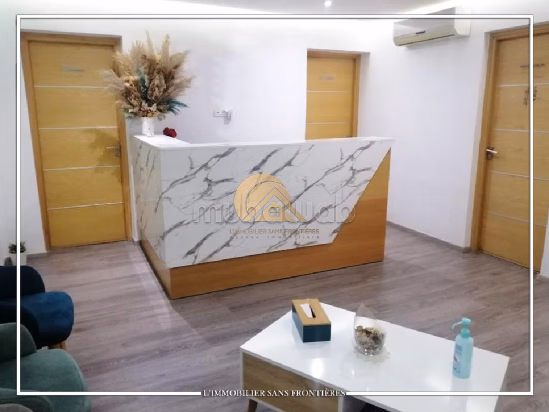 عقارت تجارية للكراء بكليز. المساحة الكلية 64 م². حديقة وشرفة