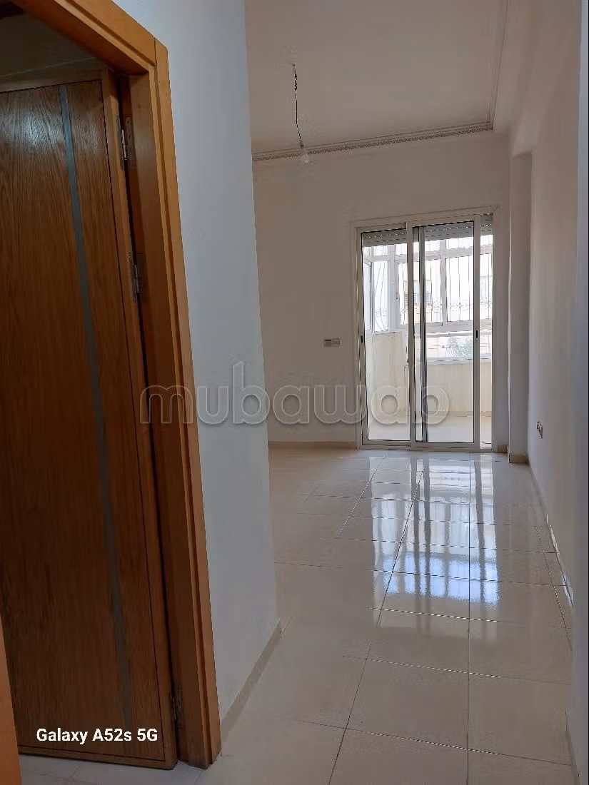 شقة رائعة للبيع ب طريق عين شقف. 4 قطع رائعة.