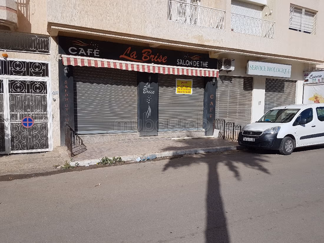 مكاتب ومحلات للبيع ب حي بدر. المساحة 122 م². مكيف.