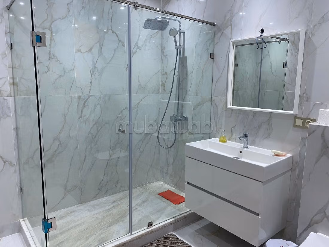 Se alquila este piso en Racine. Superficie 109 m². Bien decorado. 