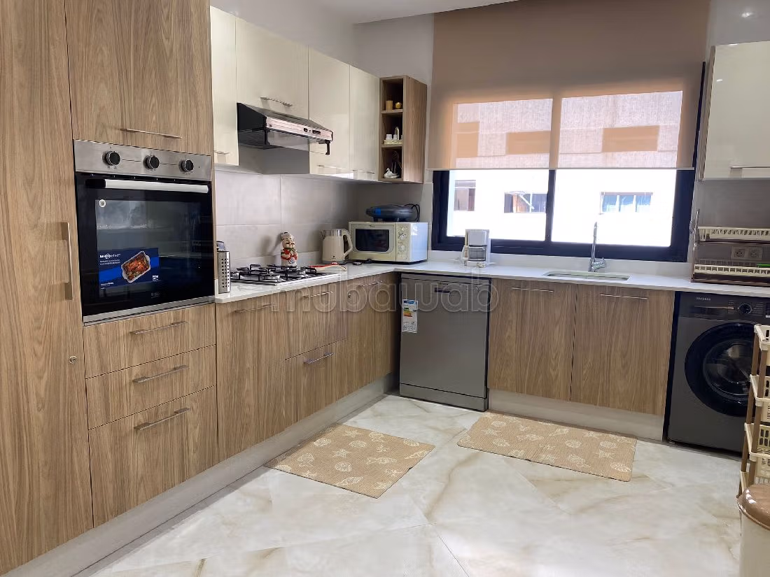 Se alquila este piso en Racine. Superficie 109 m². Bien decorado. 