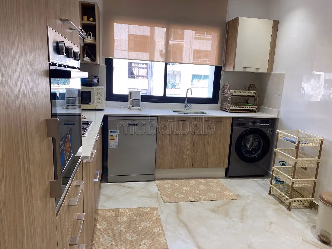 Se alquila este piso en Racine. Superficie 109 m². Bien decorado. 