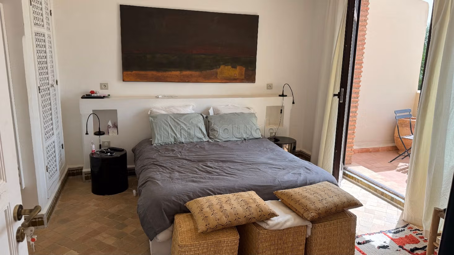 فيلا رائعة للبيع بطريق امزميز. المساحة 545 م². مطبخ مجهز جيدا.