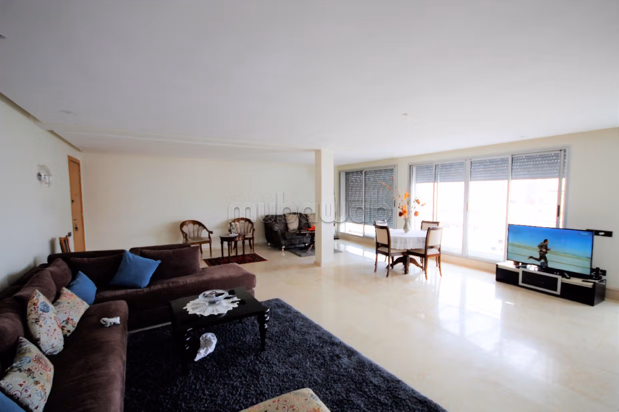 Sell apartment in Beauséjour. Surface area 246 m². Fully furnished. 