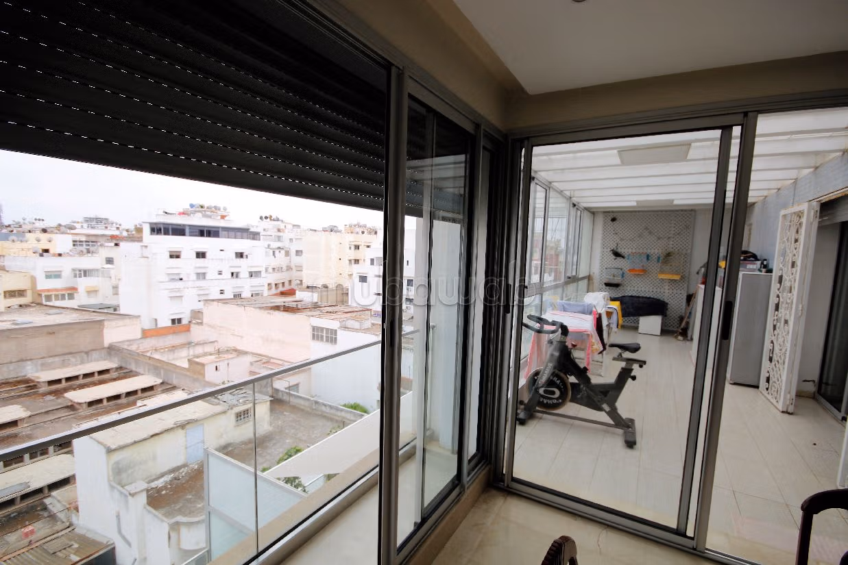 Sell apartment in Beauséjour. Surface area 246 m². Fully furnished. 