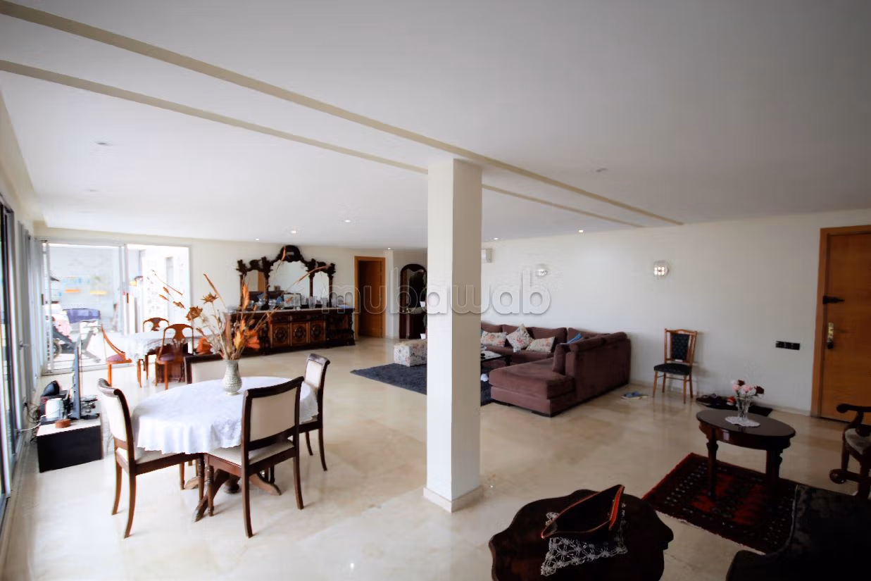 Sell apartment in Beauséjour. Surface area 246 m². Fully furnished. 