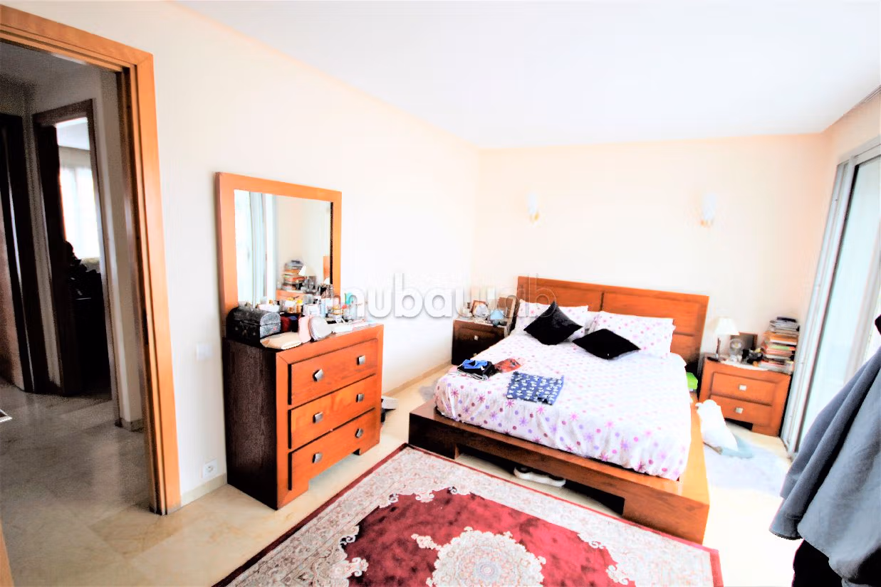 Sell apartment in Beauséjour. Surface area 246 m². Fully furnished. 