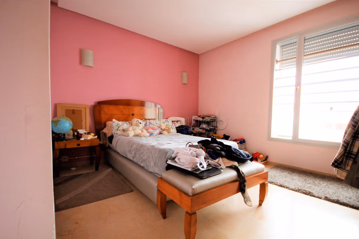 Sell apartment in Beauséjour. Surface area 246 m². Fully furnished. 