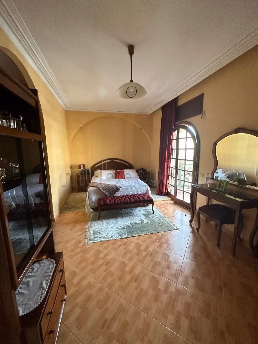 فيلا ممتازة للبيع بحي كاليفورنيا. 3 قطع كبيرة. صالون مغربي أصيل