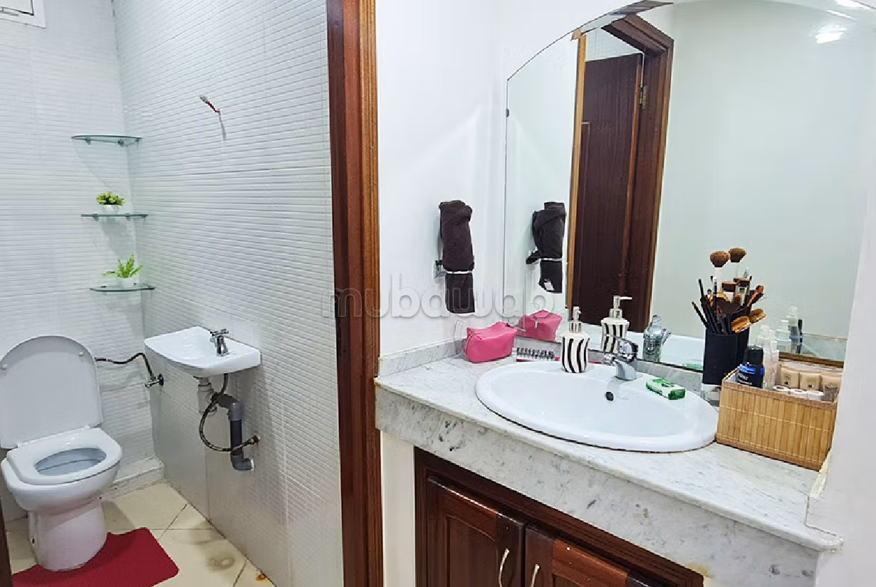 Apartment for sale in Centre. 3 lovely rooms. Satellite dish and security