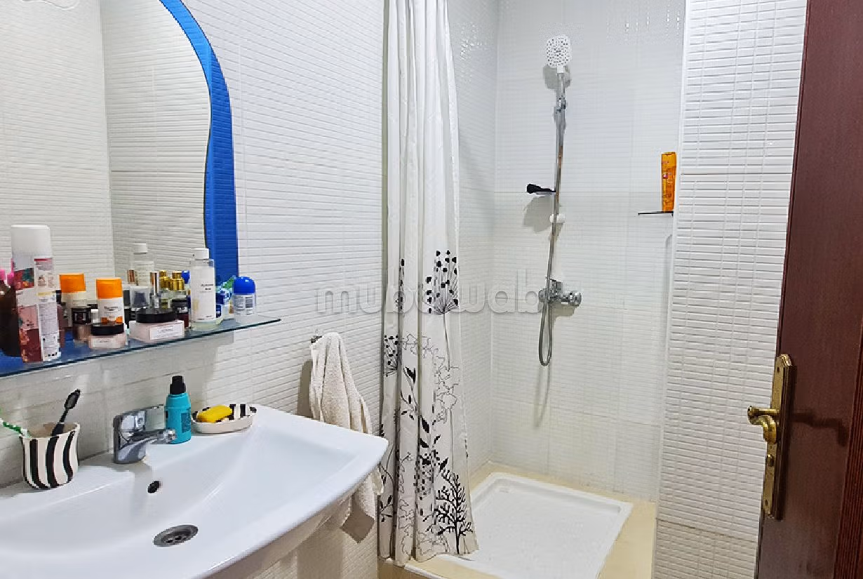 Apartment for sale in Centre. 3 lovely rooms. Satellite dish and security