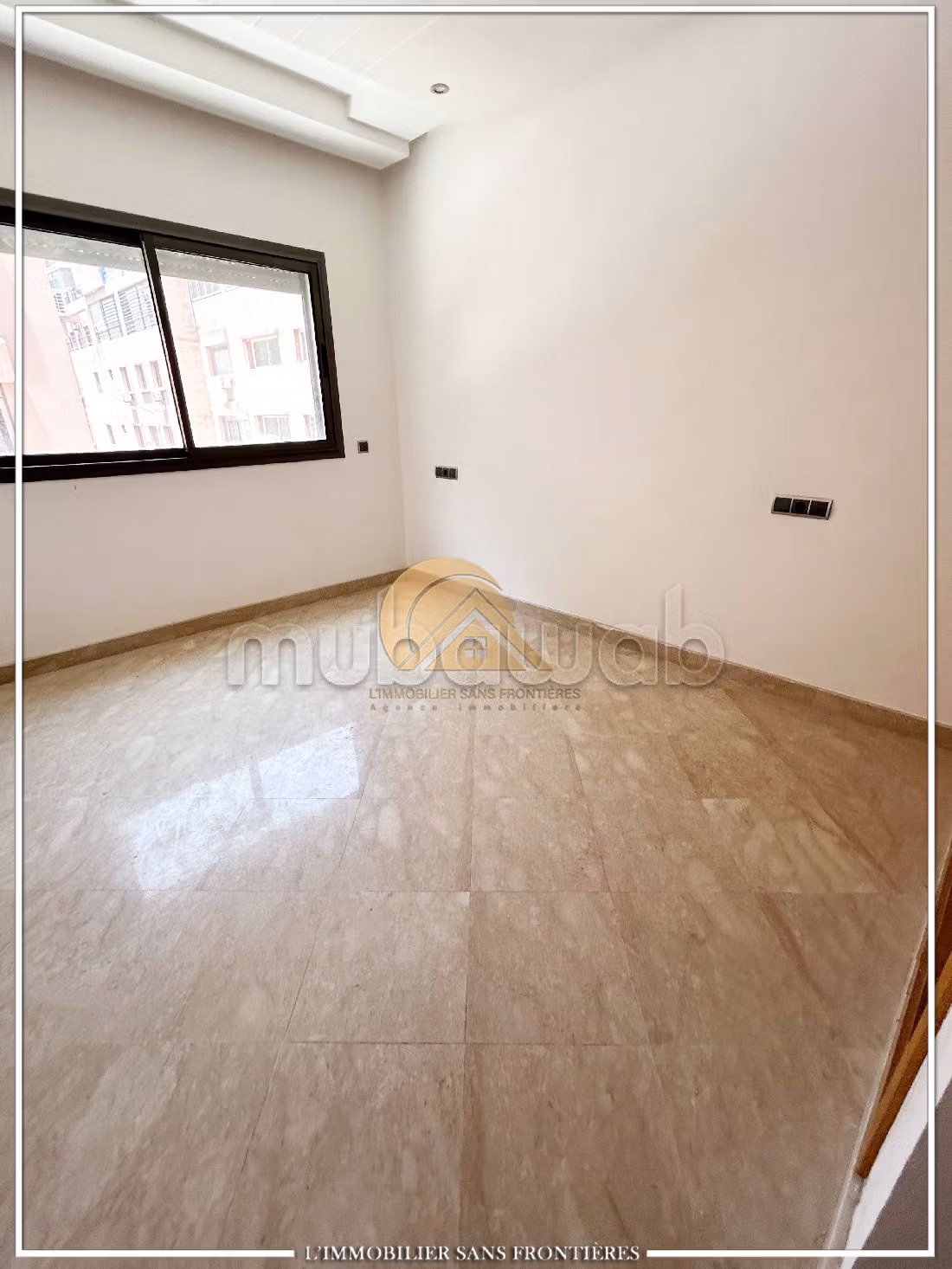 Appartement vide de 81m² à Louer, Victor Hugo