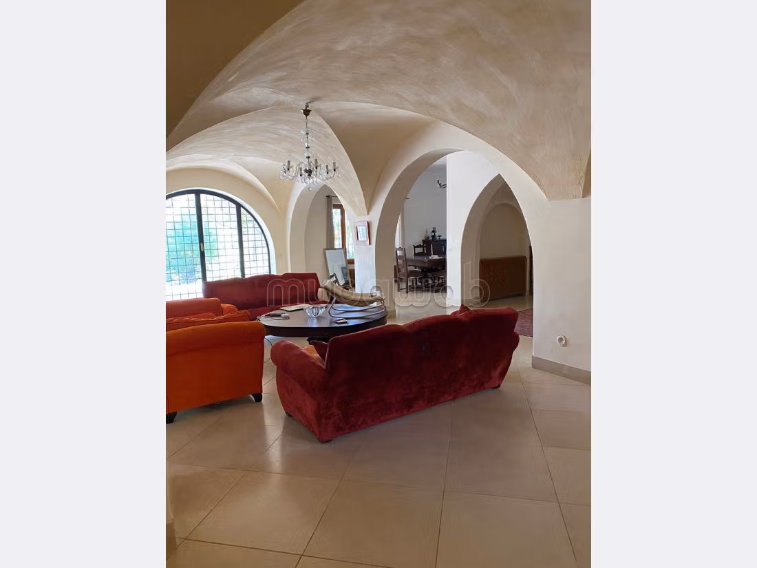 A Louer Villa Avec Piscine á la Marsa