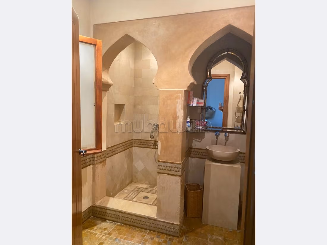 A Louer Villa Avec Piscine á la Marsa
