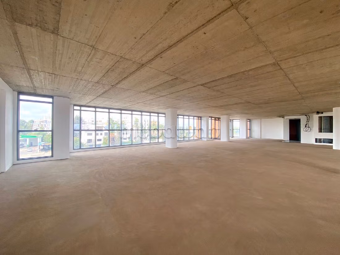 Ufficio in affitto a Oasis. Superficie 404 m². 