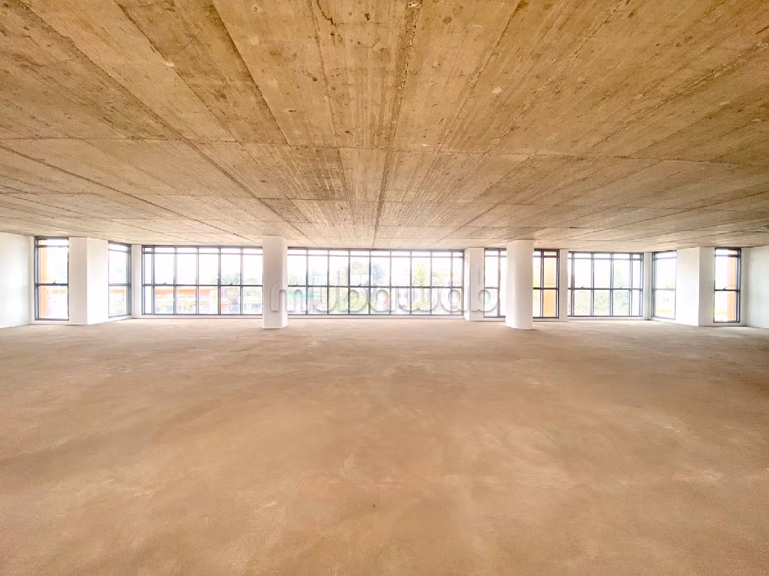 Ufficio in affitto a Oasis. Superficie 404 m². 