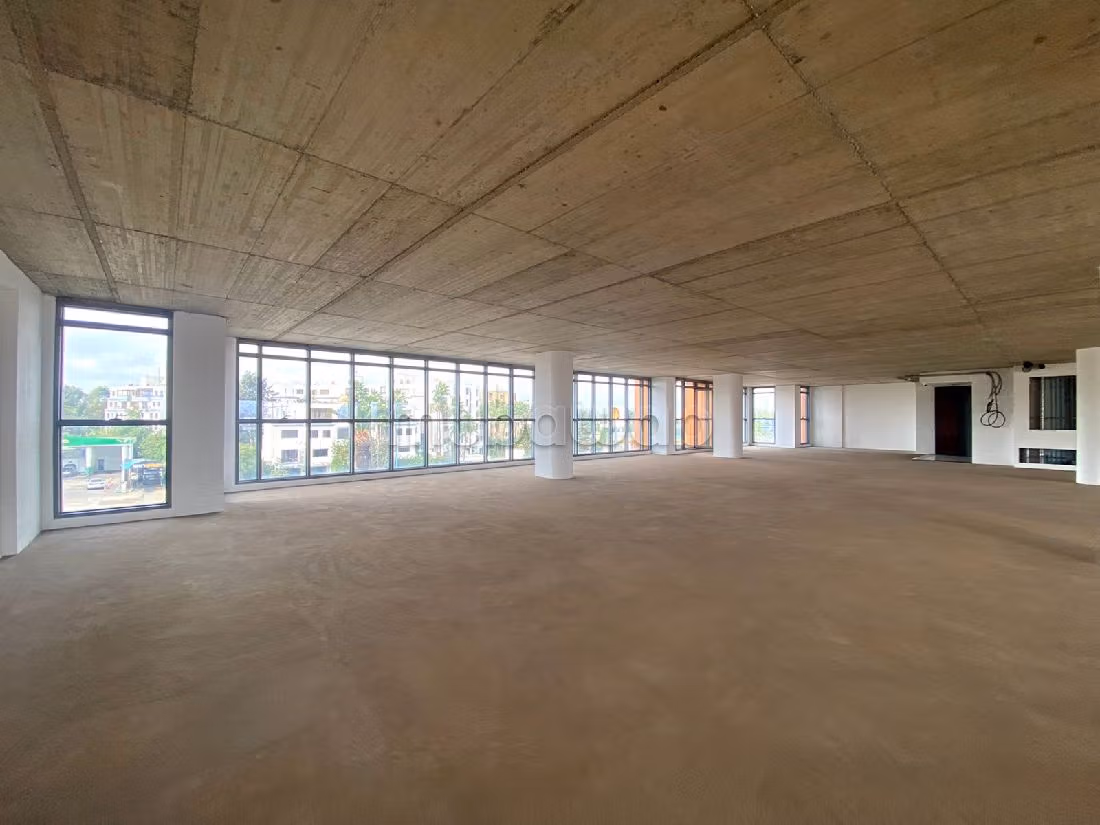 Ufficio in affitto a Oasis. Superficie 404 m². 