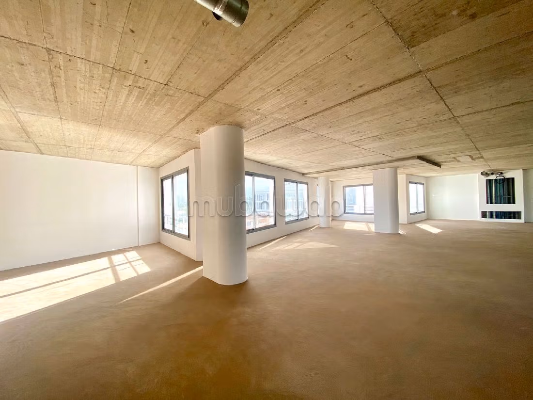 Ufficio in affitto a Oasis. Superficie 404 m². 