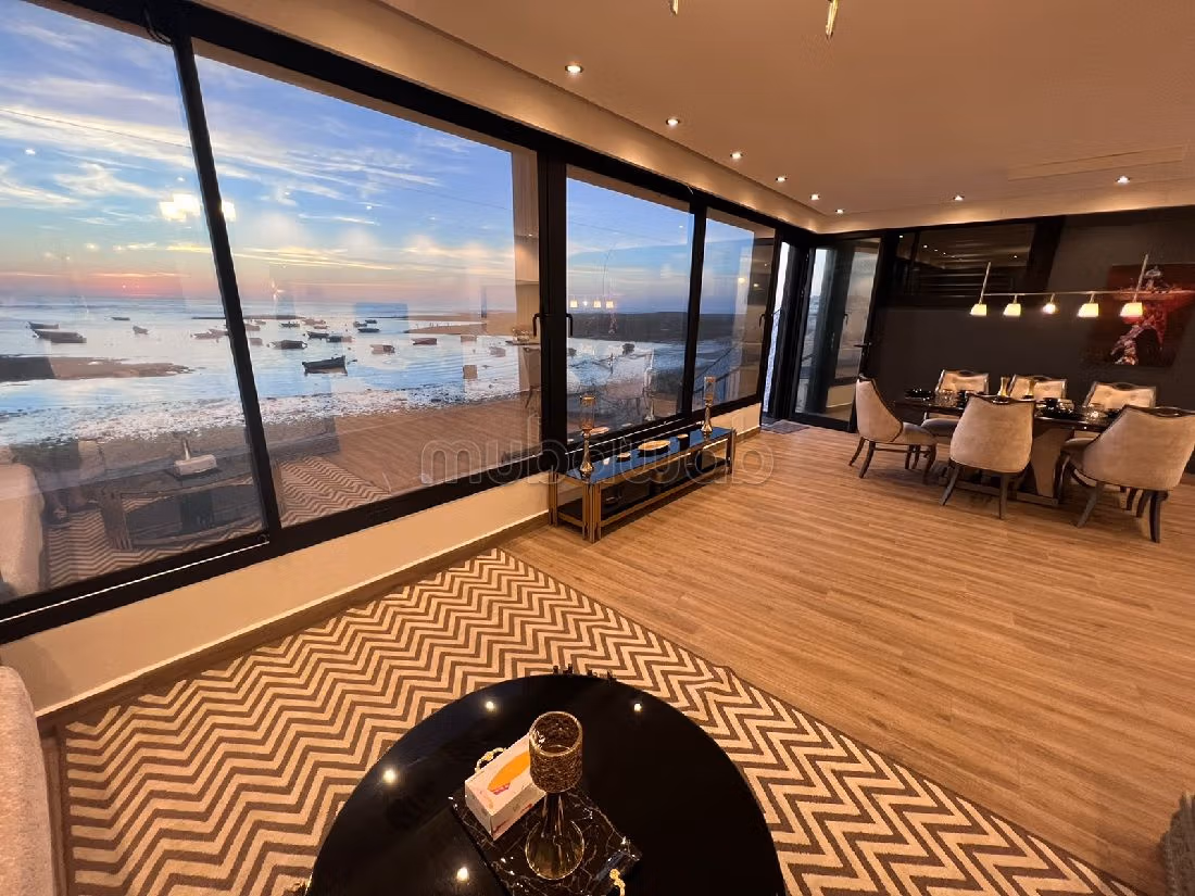 Luxury villas & houses for rent. Surface area 250 m². Well equipped kitchen